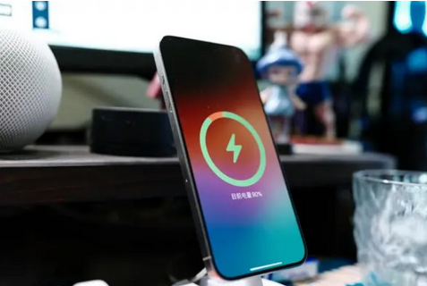 龙陵苹果15换屏服务分享用什么充电器给iPhone15充电更好 