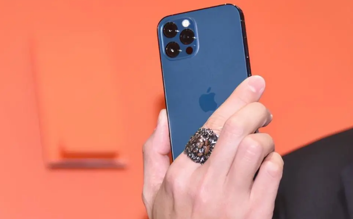 龙陵苹果手机维修分享iPhone12系列重启方法教程 